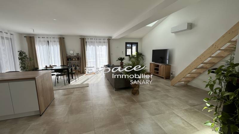 Sanary, villa récente T6 de 147 m² habitables