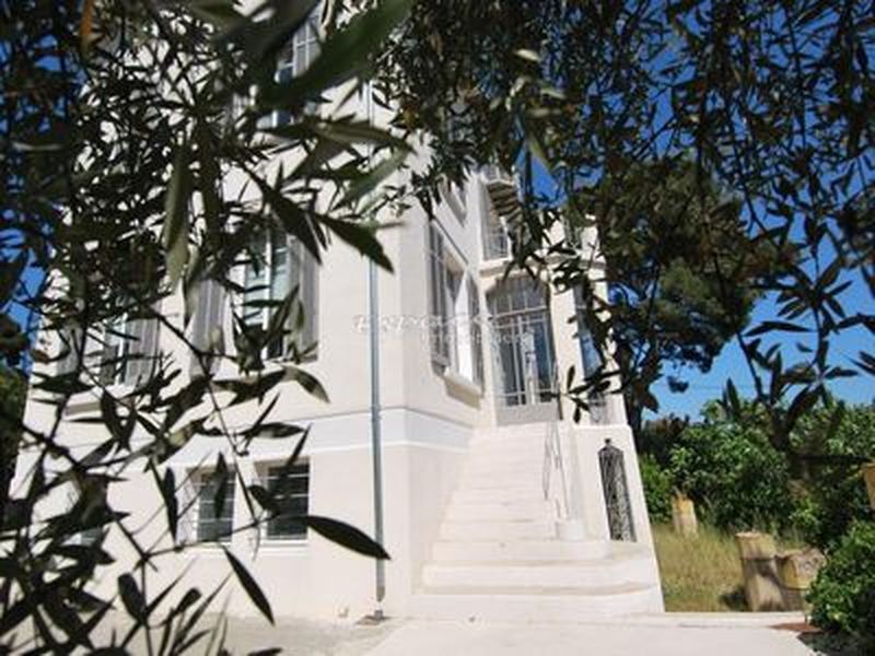 to sell host house sanary sur mer